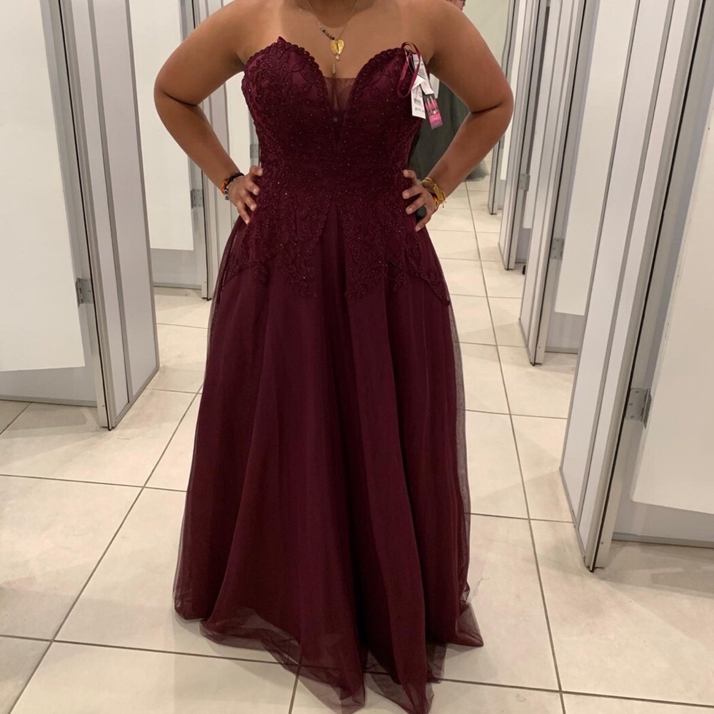 Dress - Picture 2 of 2